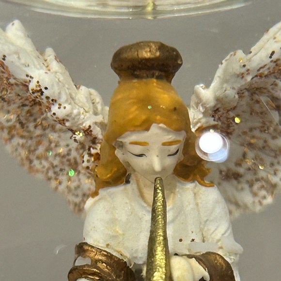 Angel Musical 🎶 Snowglobe 2017 - Picture 4 of 5